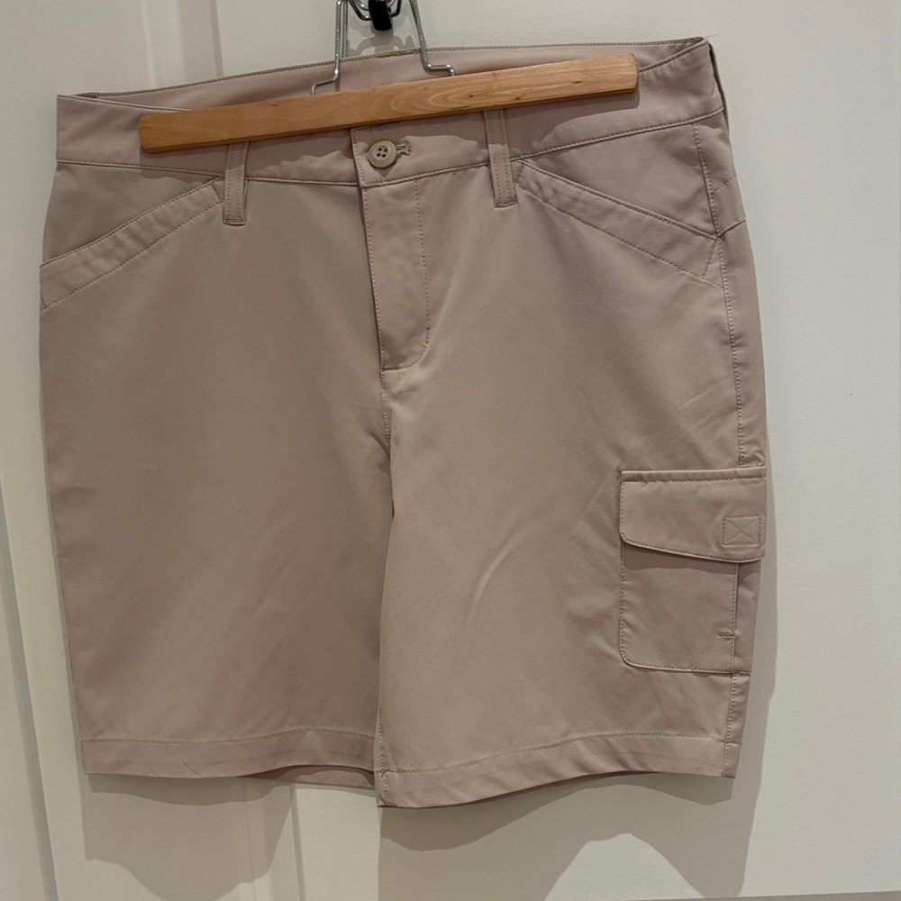 Eddie Bauer Tan Cargo Shorts (inseam 8”)